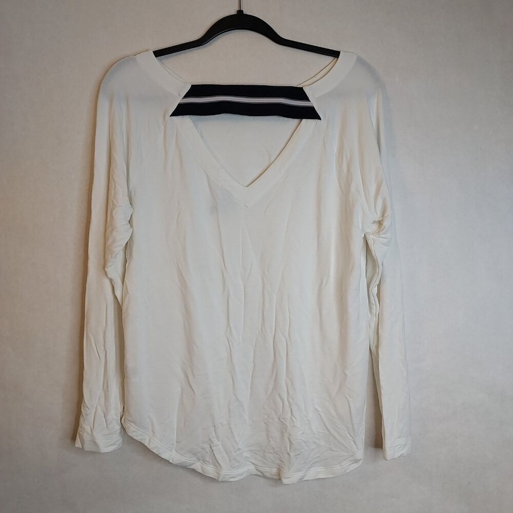 CAbi Around The Clock Center Shirt Womens M White Long Sleeve Open Back Top 5555 - Picture 6 of 15